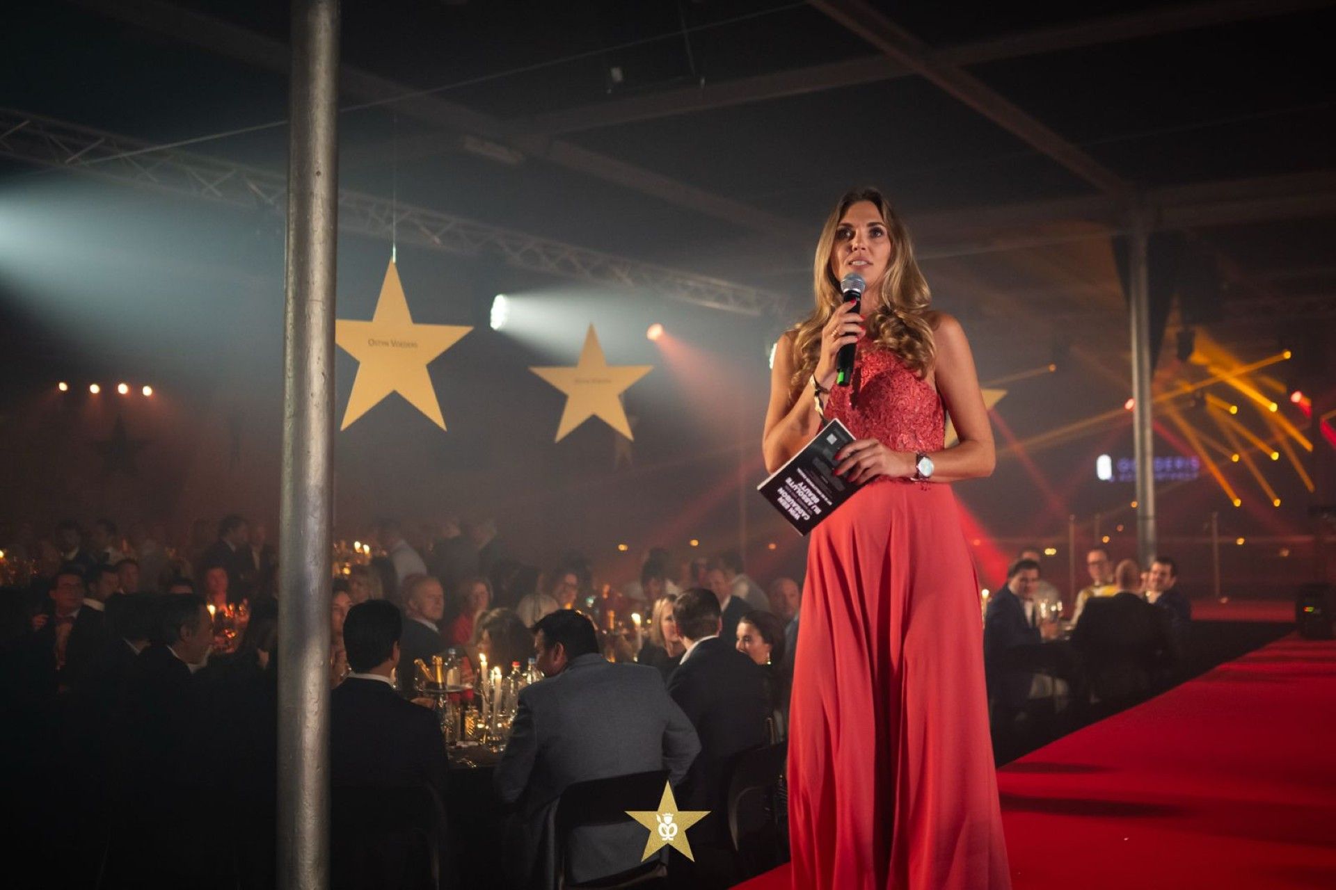 Ine Beyen - host & presentatrice